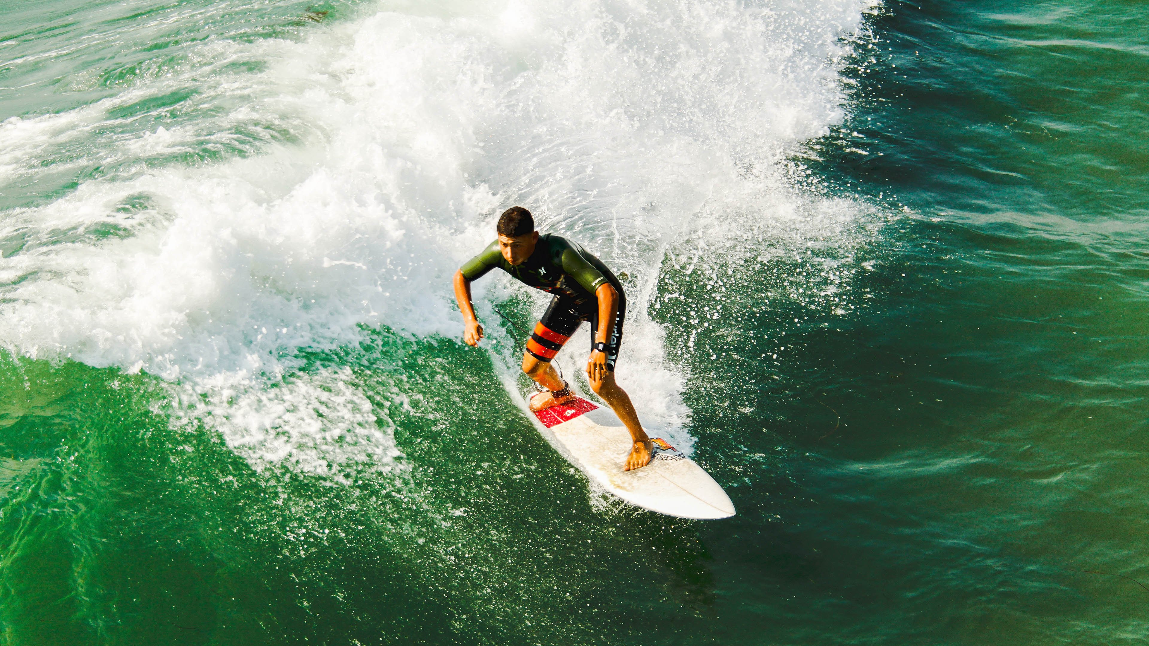 开云官网体育-世界水上摩托冠军赛，极速漂移展现极限速度，水上摩托比赛